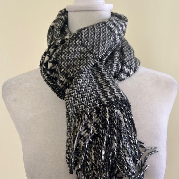 Cashmink V. Fraas Made in Germany Plaids Tassel Hem Winter Accessories - Picture 1 of 5